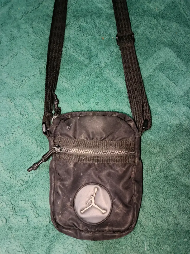 Bandolera negra Jordan con logo - 1