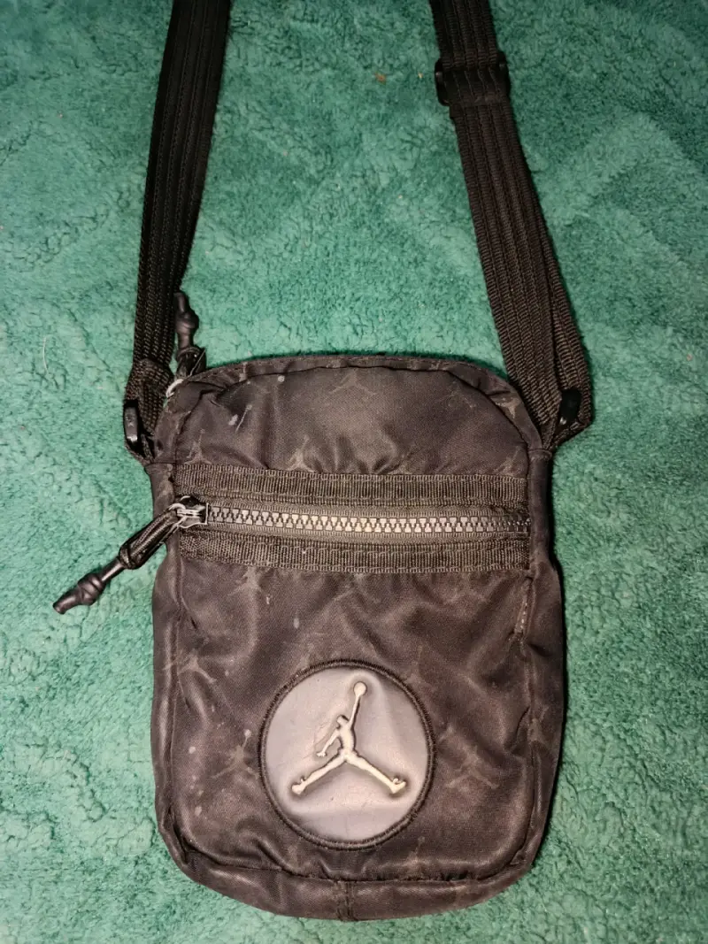 Bandolera negra Jordan con logo - 2