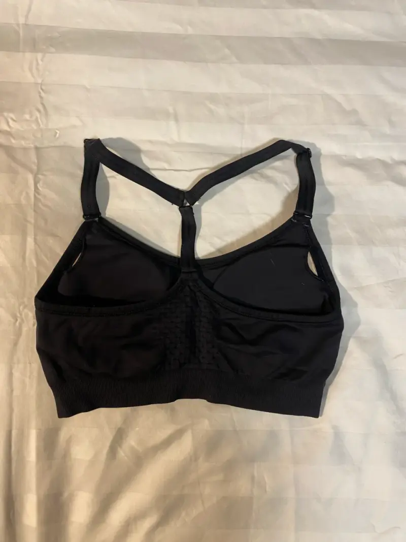 Top deportivo negro Adidas para mujer - 3