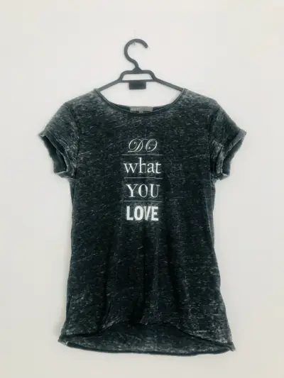 Polera gris Basement con mensaje motivacional - miniatura 1