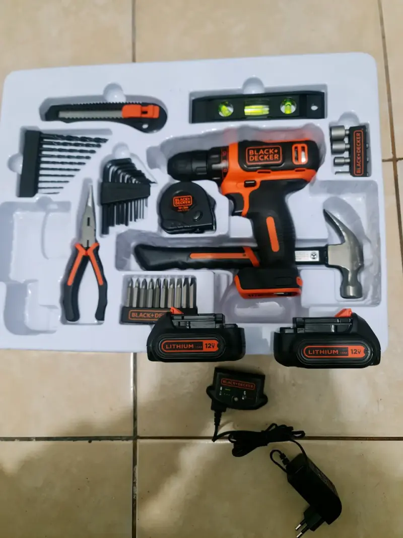 Kit de herramientas Black+Decker 12V con taladro - 1