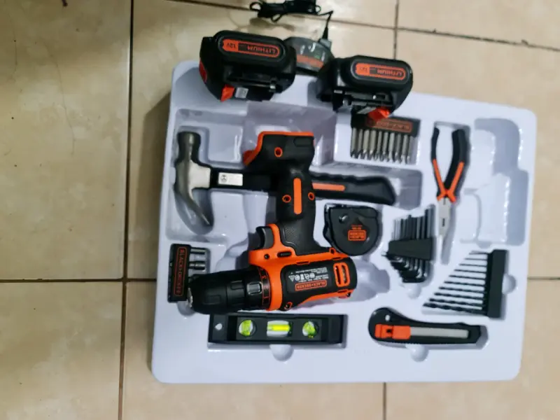 Kit de herramientas Black+Decker 12V con taladro - 2