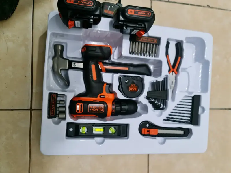 Kit de herramientas Black+Decker 12V con taladro - 3