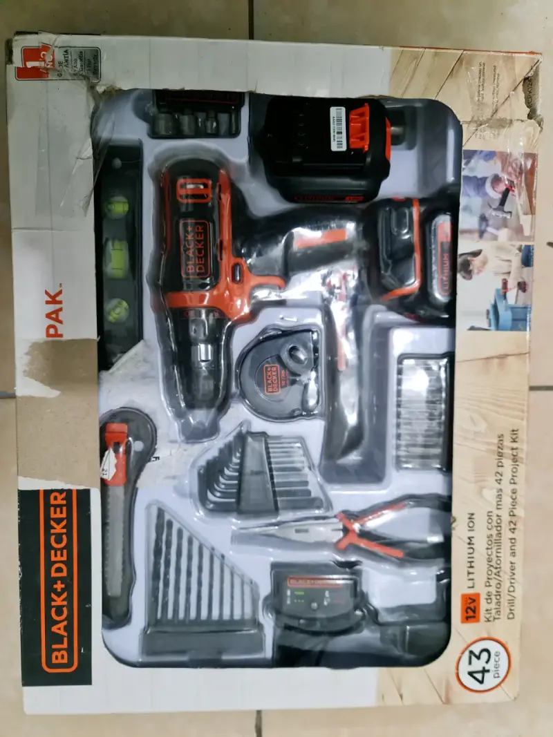 Kit de herramientas Black+Decker 12V con taladro - 5