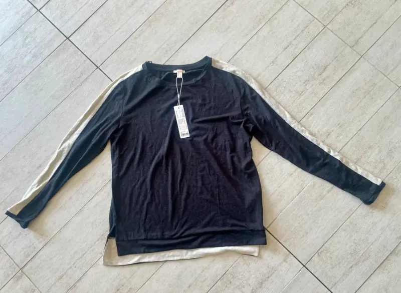 Polera ESPRIT xs negra con rayas laterales - 1