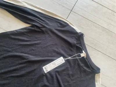 Polera ESPRIT xs negra con rayas laterales - miniatura 2