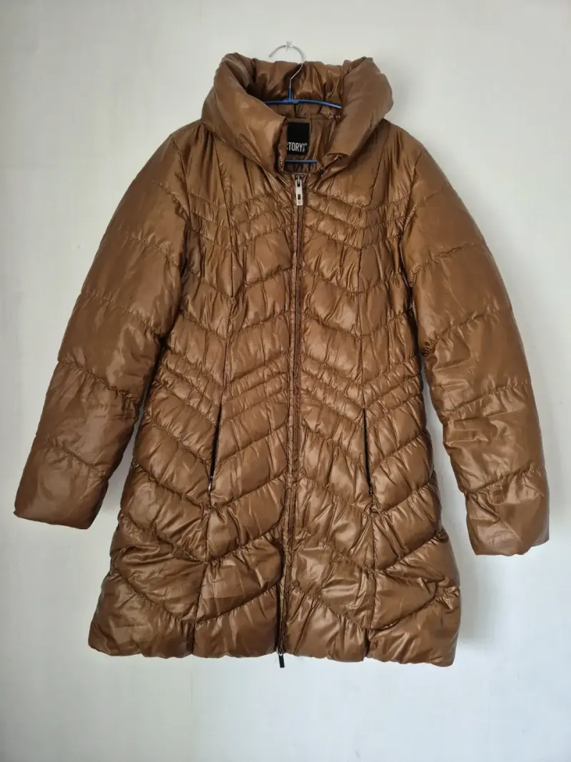 Abrigo acolchado marrón para mujer - 1