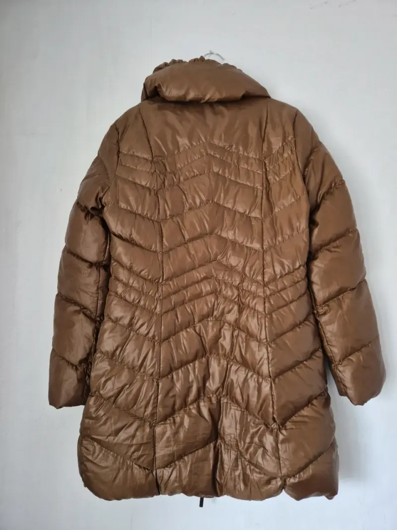Abrigo acolchado marrón para mujer - 5