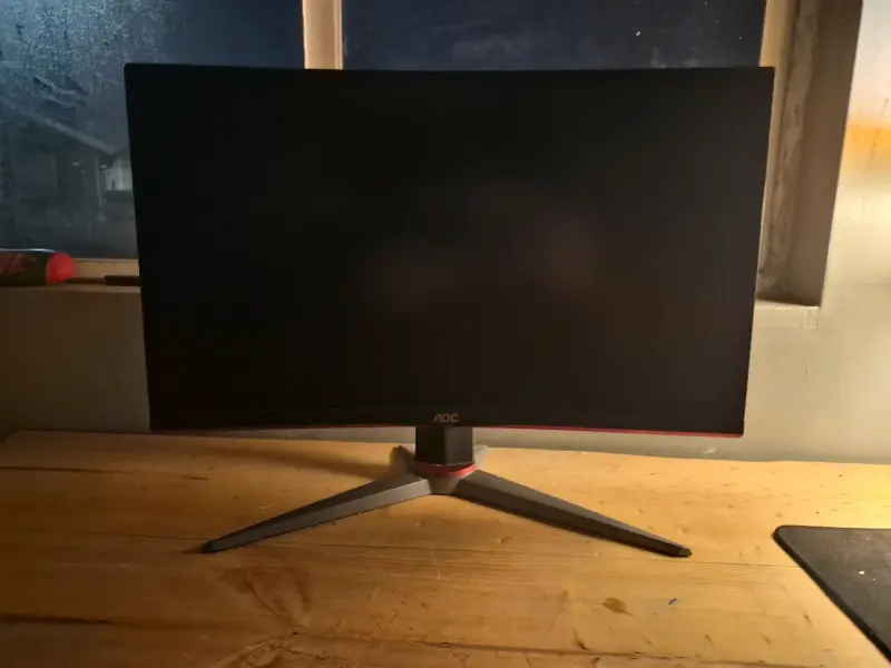 Monitor gaming AOC con diseño moderno - 2