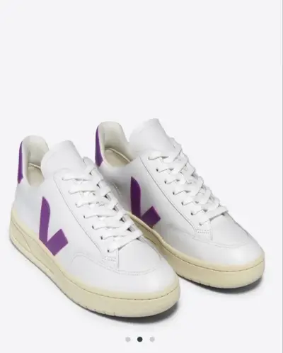 Zapatillas blancas con detalles morados Marca Veja - miniatura 1