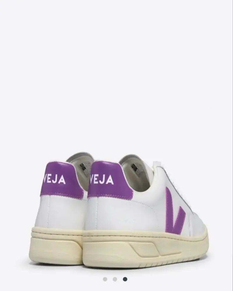 Zapatillas blancas con detalles morados Marca Veja - 2