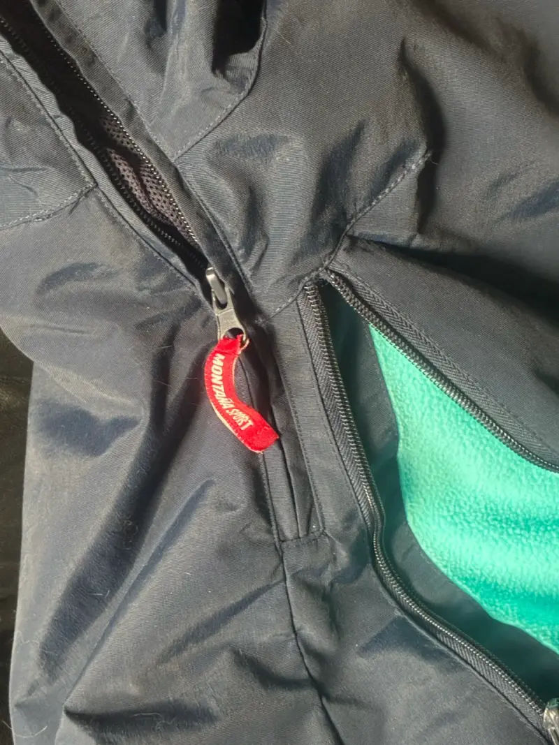 Parka azul c/capucha, forro polar. Casi sin uso. - 3