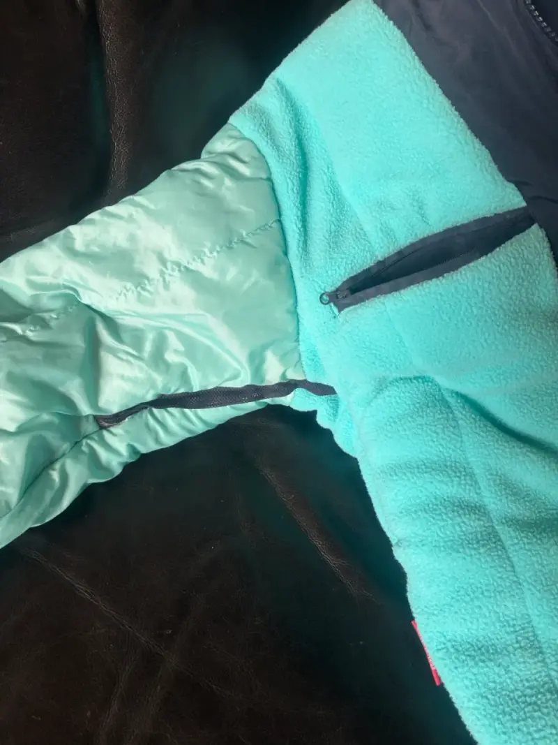 Parka azul c/capucha, forro polar. Casi sin uso. - 5
