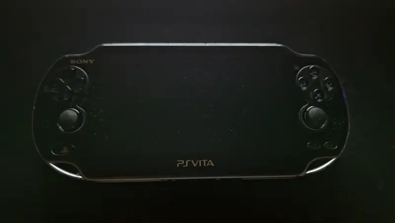 Consola portátil Sony PS Vita en buen estado - 1