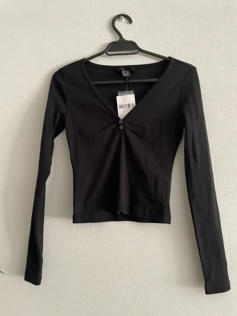 Polera Forever 21 talla xs negra scote en V