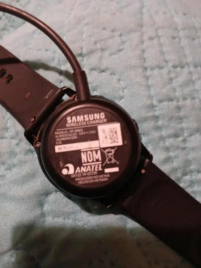 Reloj inteligente deportivo con correa negra - 4