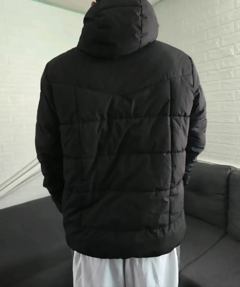 Chaqueta acolchada negra con capucha YPSD - 2
