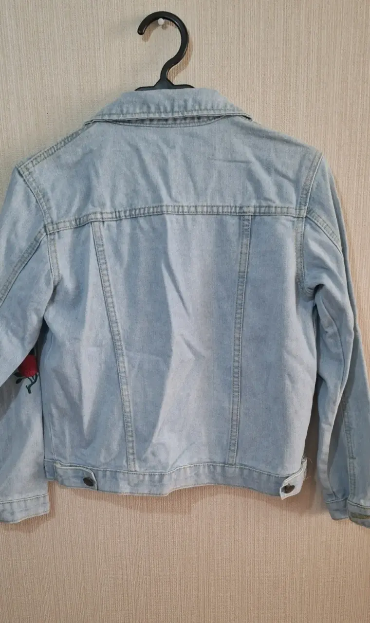 Chaqueta de mezclilla con bordado floral - 2