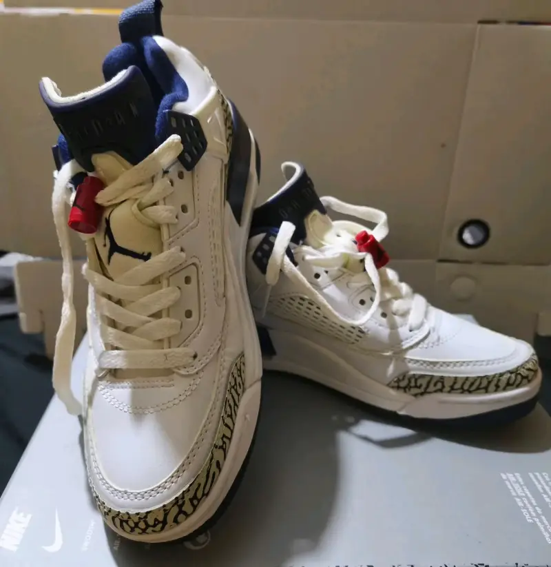 Zapatillas Nike Air Jordan blancas - 1