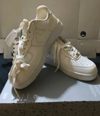 Zapatillas Nike blancas clásicas - miniatura 1