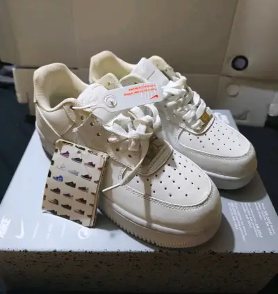 Zapatillas Nike blancas clásicas - miniatura 2