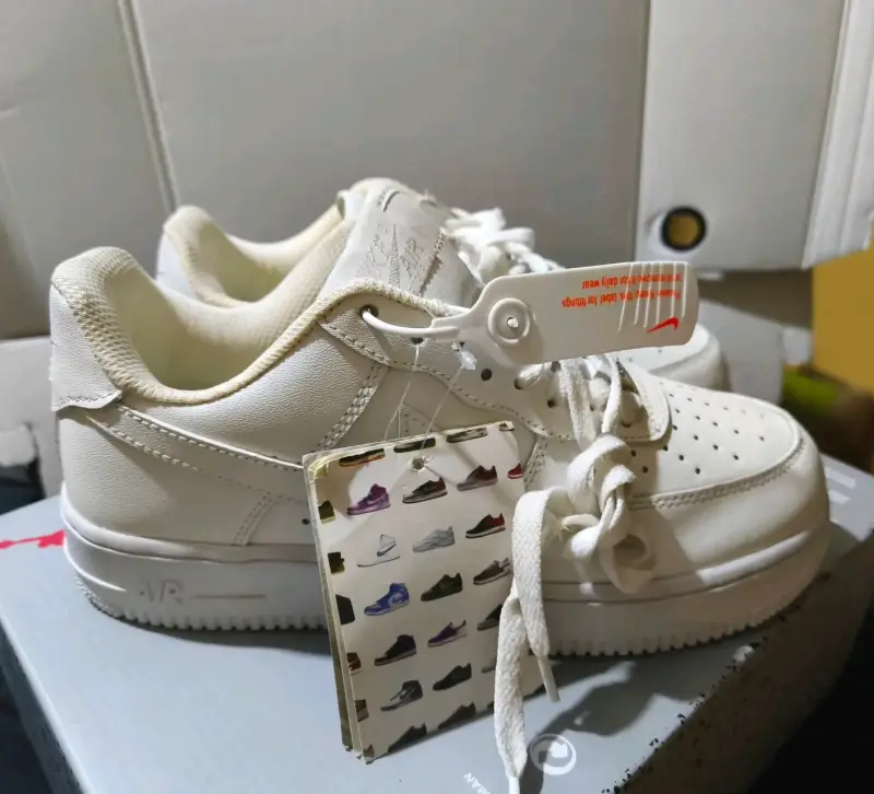 Zapatillas Nike blancas clásicas - 3