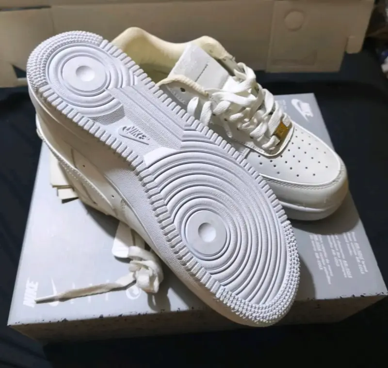 Zapatillas Nike blancas clásicas - 4