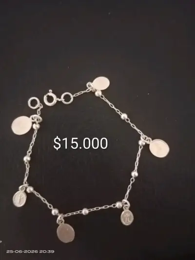 Pulseras de plata con dijes. - miniatura 2