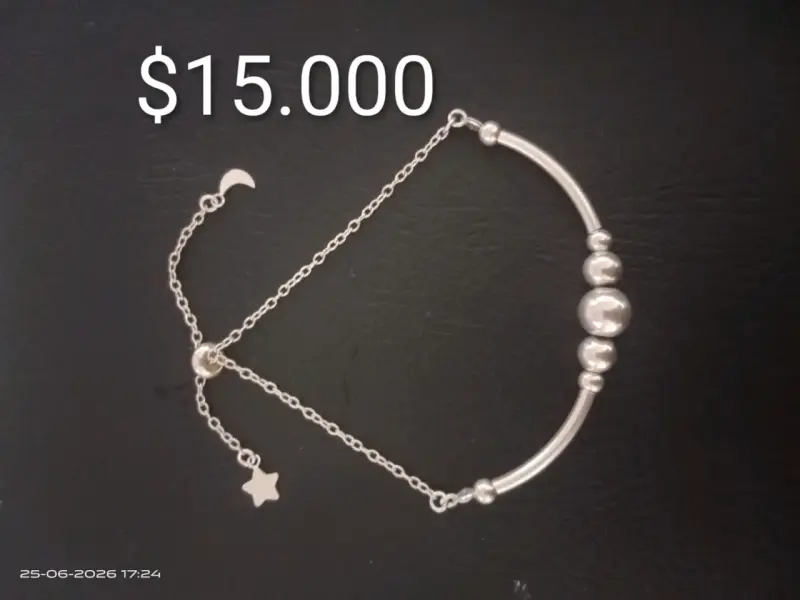 Pulseras de plata con dijes. - 4