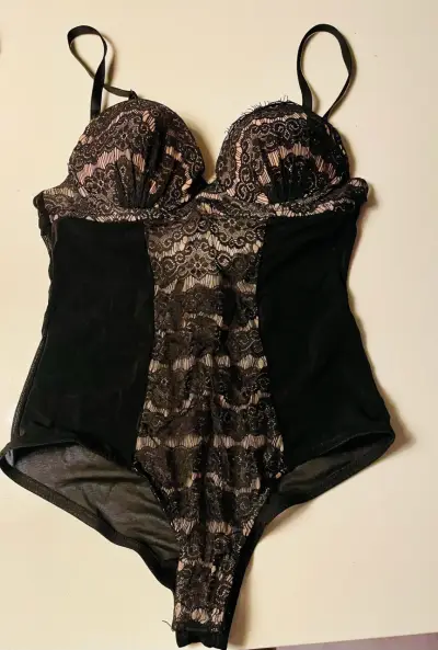 Body Forever 21 xs de encaje negro elegante - miniatura 1