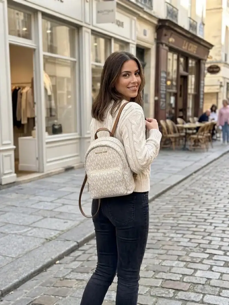 Mochila Michael Kors beige con logo - 4