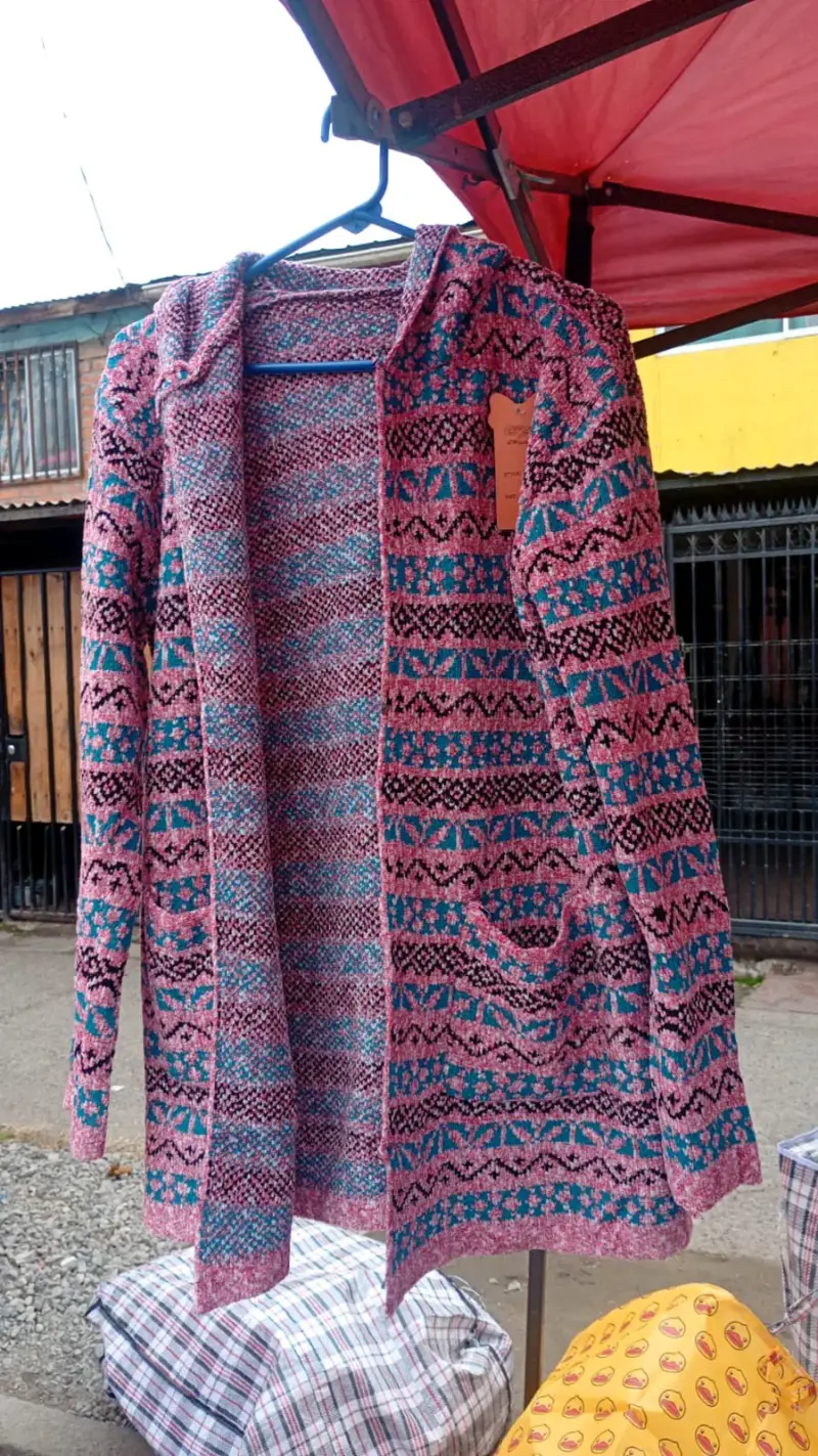 Chaleco tejido con capucha multicolor - 2