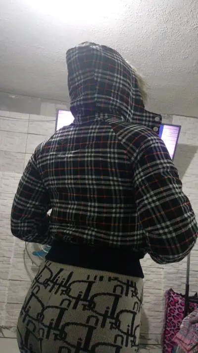 Chaqueta de cuadros con capucha de piel sintética - miniatura 2