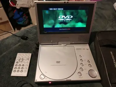 Reproductor de DVD portátil Daewoo con control remoto - miniatura 1