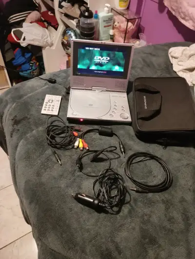 Reproductor de DVD portátil Daewoo con control remoto - miniatura 3