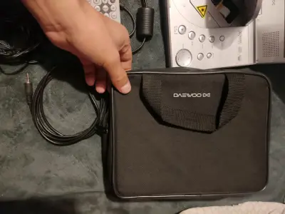 Reproductor de DVD portátil Daewoo con control remoto - miniatura 5