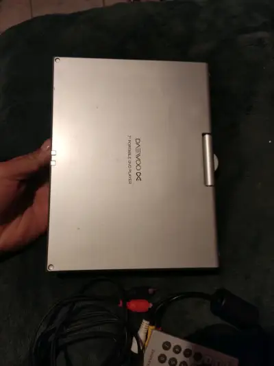 Reproductor de DVD portátil Daewoo con control remoto - miniatura 6