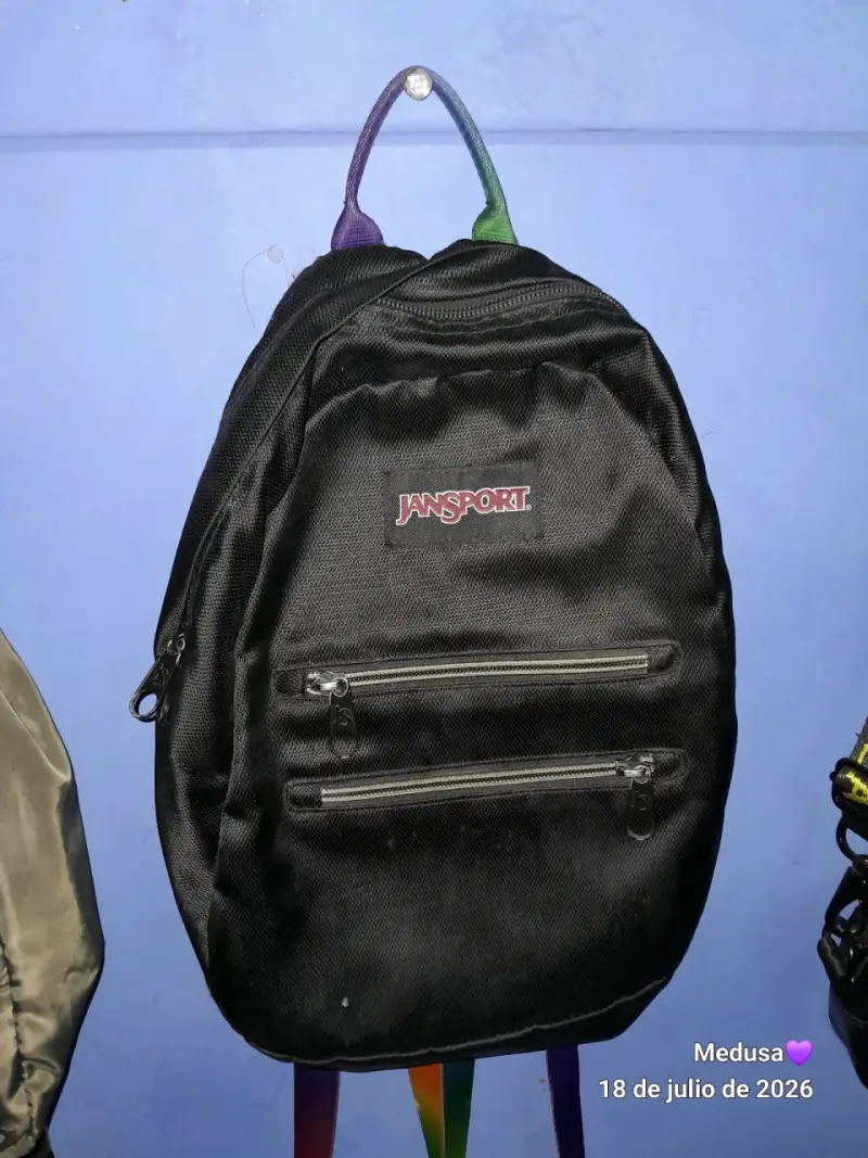 Mochila Jansport negra clásica