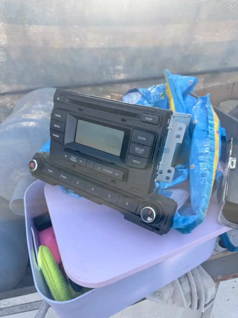 Radio de auto con CD y pantalla LCD - 4