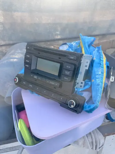 Radio de auto con CD y pantalla LCD - miniatura 4