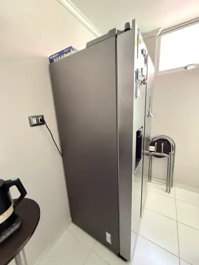 Refrigerador Samsung de acero inoxidable con dispensador - miniatura 2