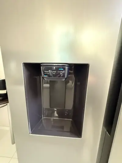 Refrigerador Samsung de acero inoxidable con dispensador - miniatura 3