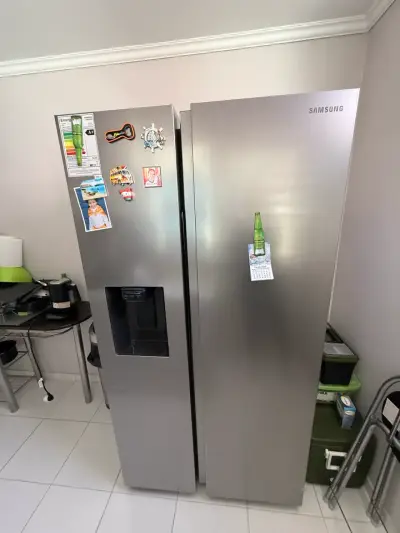 Refrigerador Samsung de acero inoxidable con dispensador - miniatura 4