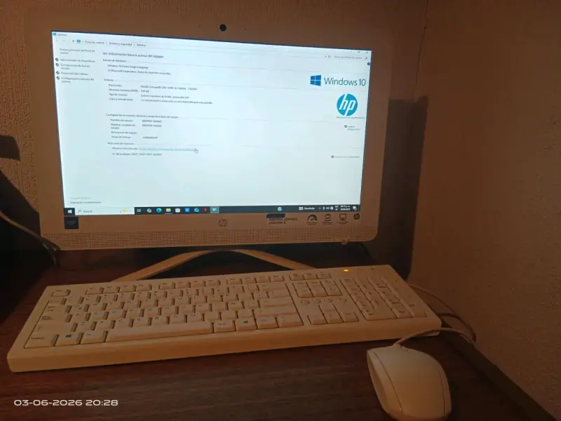 PC All in One HP con teclado y mouse - 3