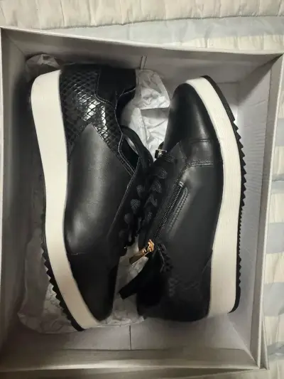 Zapatillas negras Marca Gacel - miniatura 3
