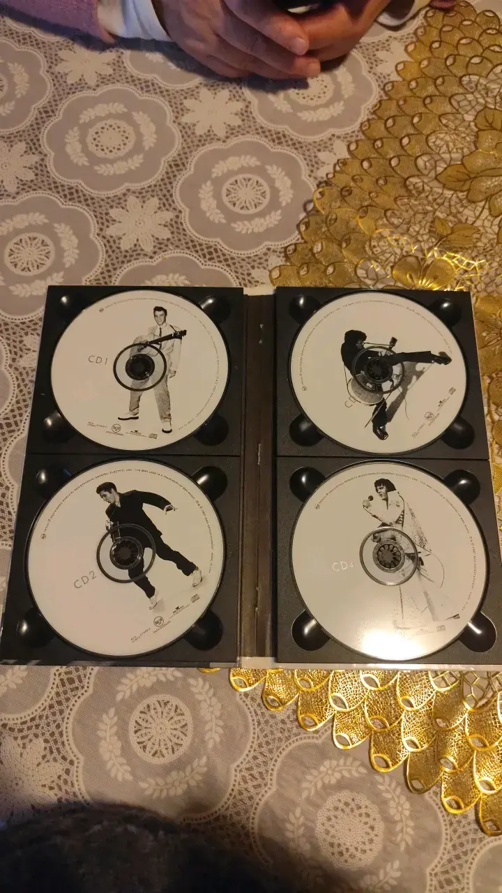 Elvis Presley Platinum: A Life in Music - 2