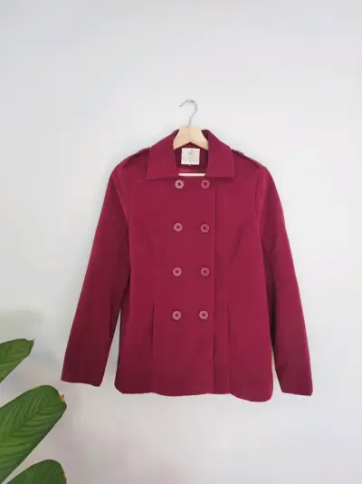 Abrigo rojo de mujer con doble botonadura - miniatura 4