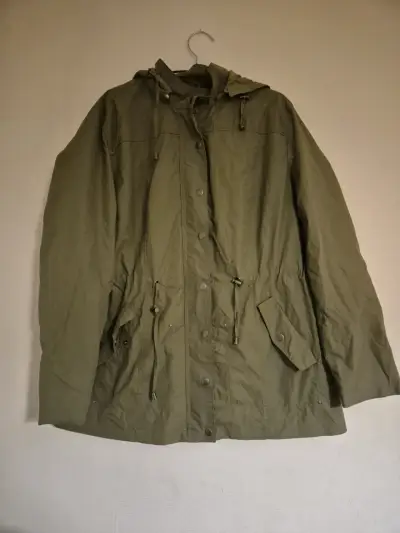 Parka verde militar con capucha - miniatura 1