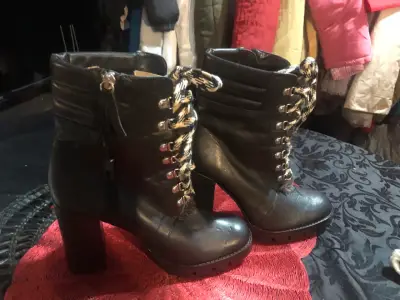 Botines de cuero negro con tacón alto - miniatura 1