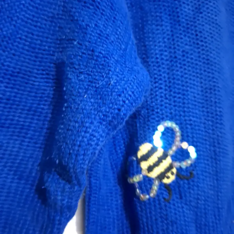 Cardigan azul con bordado de abejas y flores - 2